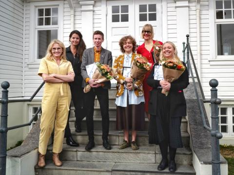 Mayor Heiða Björg Hilmisdóttir, selection committee chair Sigrún Margrét Guðmundsdóttir, Elías Rúni, Mars Proppé, Rán Flygenring and Lóa Hlín Hjálmtýsdóttir pose on the steps of Höfði after the 2025 Reykjavík Children's Book Awards ceremony