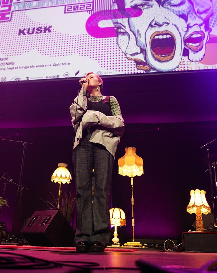 Singer Kusk performing her song at the Music Experiments finals in 2022.