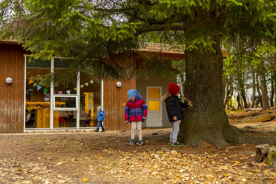 The Björnslundur building, part of Rauðhóll Preschool. Children playing outside. 