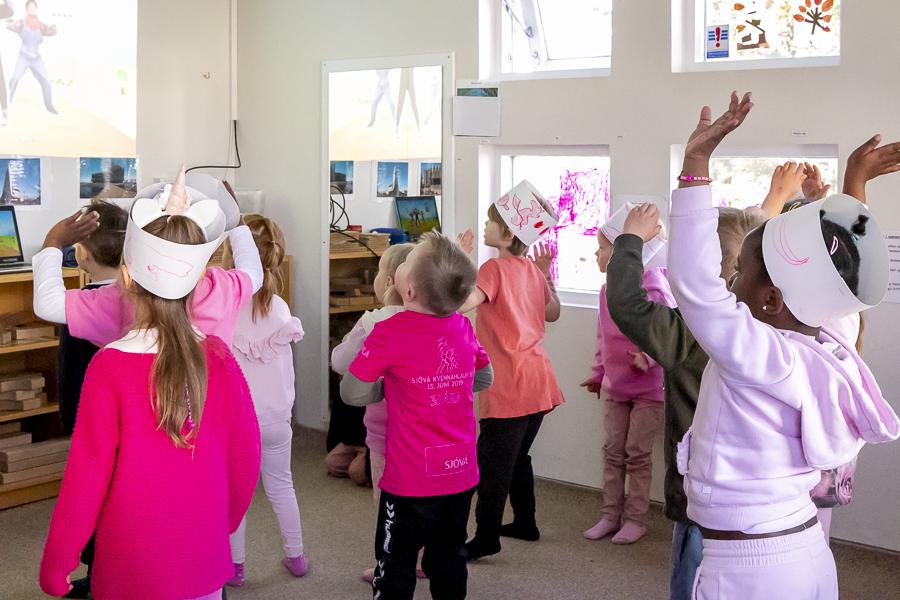 Children dancing inside Ártúnsskóli.