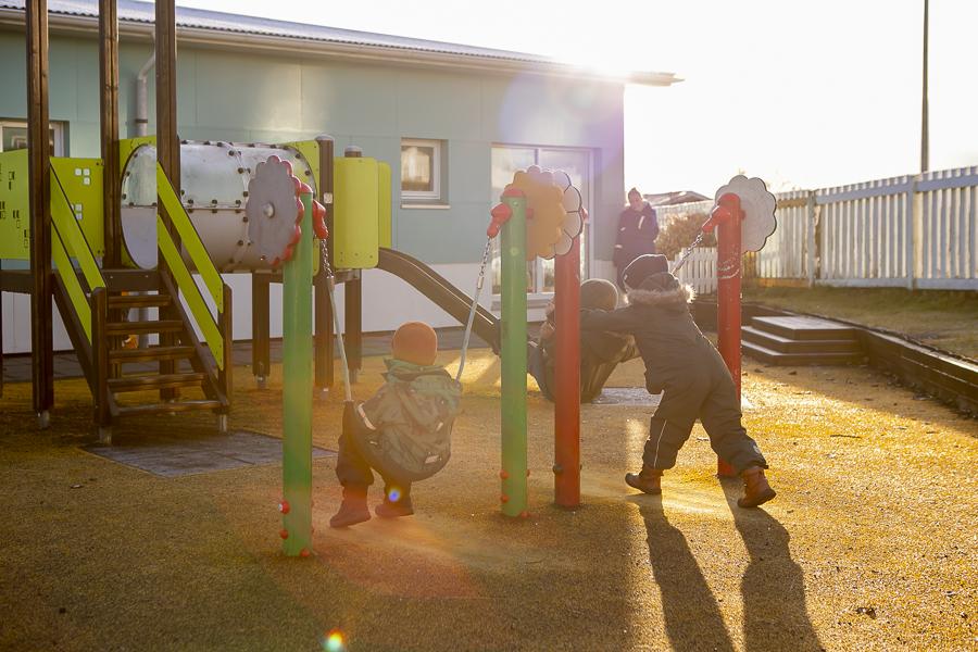 Children and playground equipment on the Engjaborg grounds.