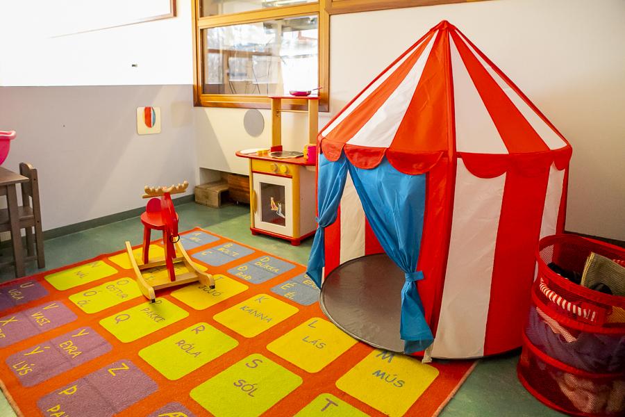 Play tent and toys inside Funaborg.