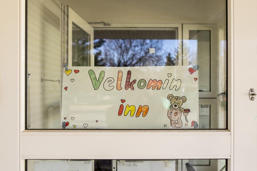 "Welcome" sign in Rofaborg's window.