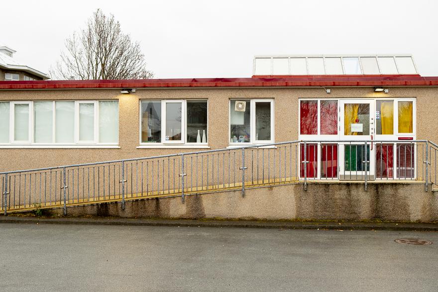 Single-story building that houses Hlíðar preschool, Eskihlíð