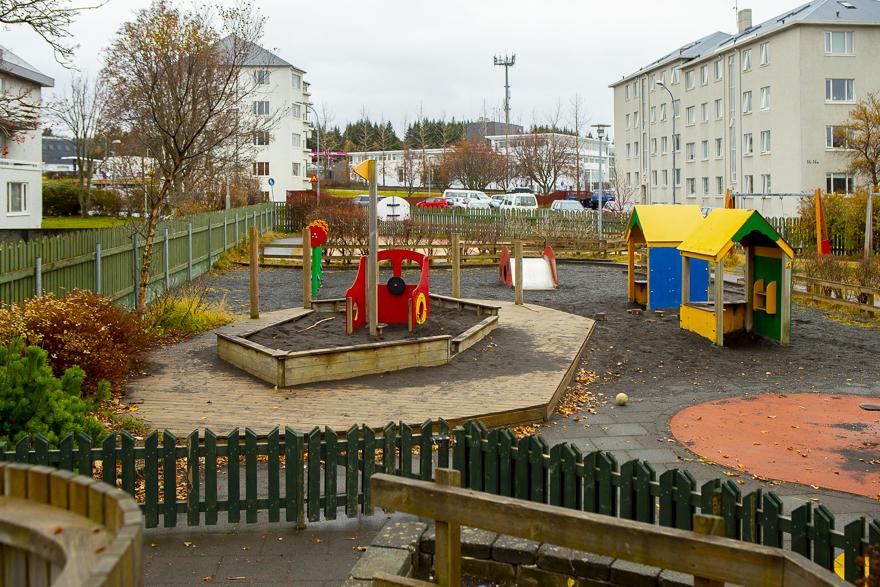 Overview of the play area at Hlíðar preschool at Eskihlíð