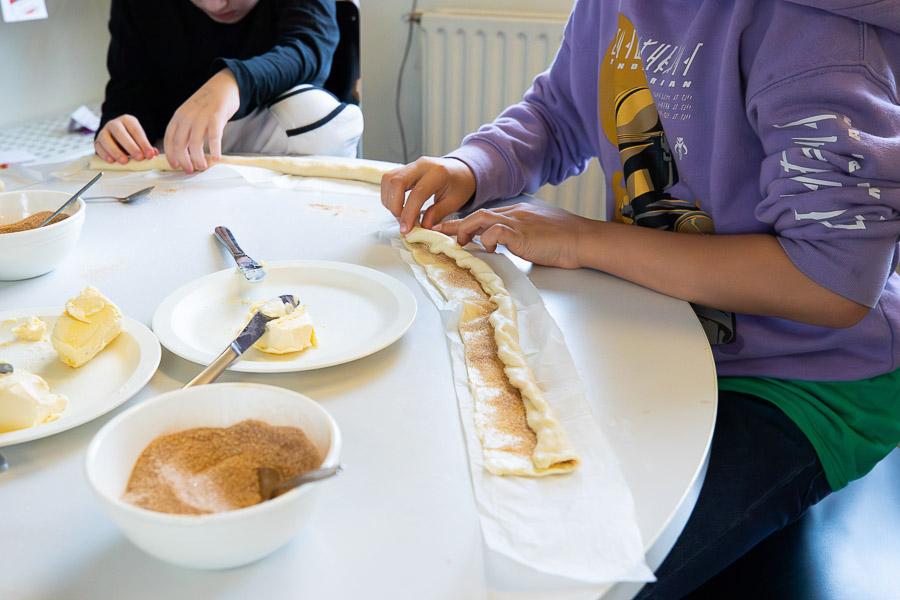 Children baking at the Dalheimar after-school program