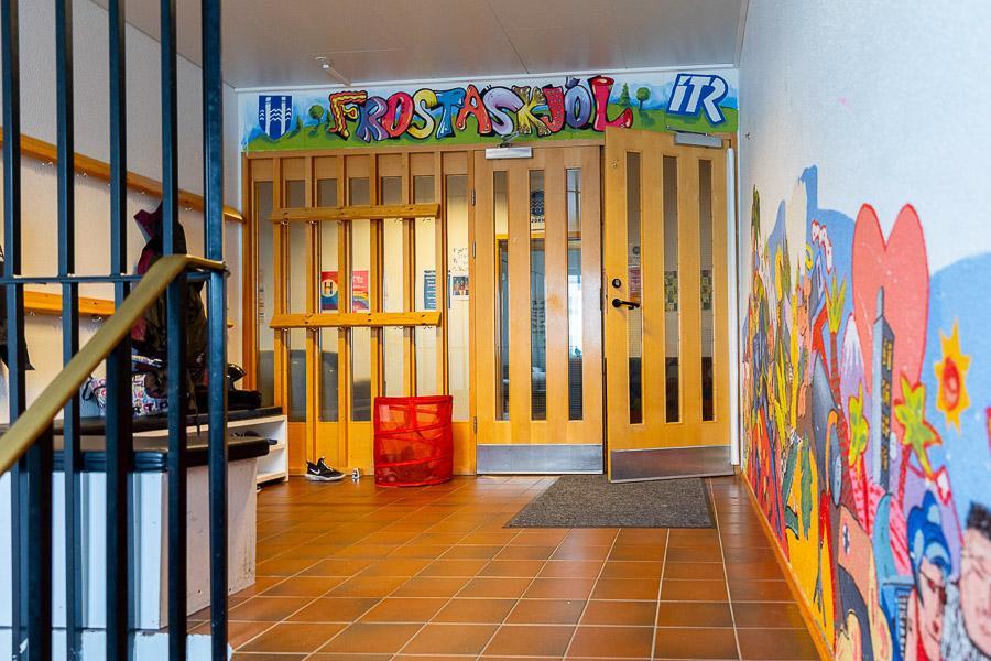 The entrance to the Frosti youth center. The word "Frostaskjól" is painted above the door. There is a mural on the side wall.