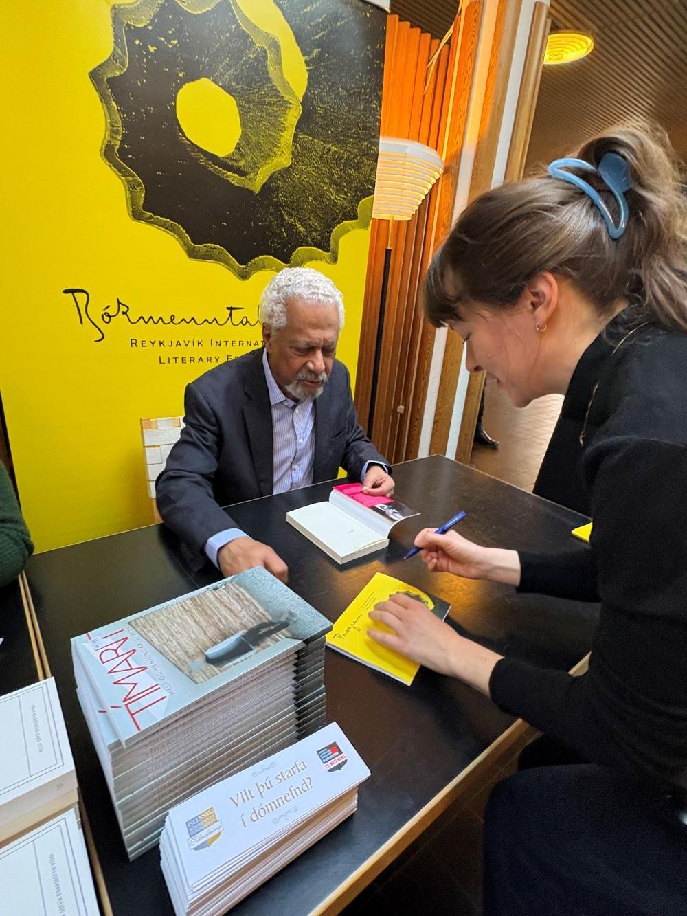 Abdulrazak Gurnah áritar bækur
