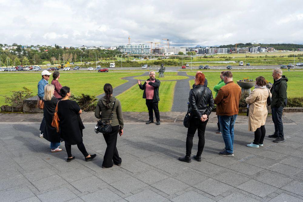 Stefán Pálsson speaks to a group of people at the University of Iceland