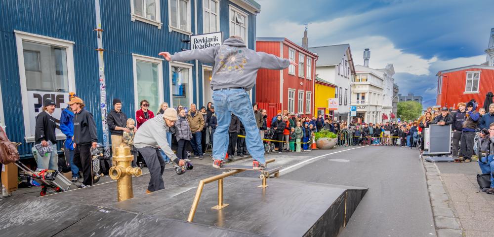 Skateboarders show off their skills on Ingólfsstræti