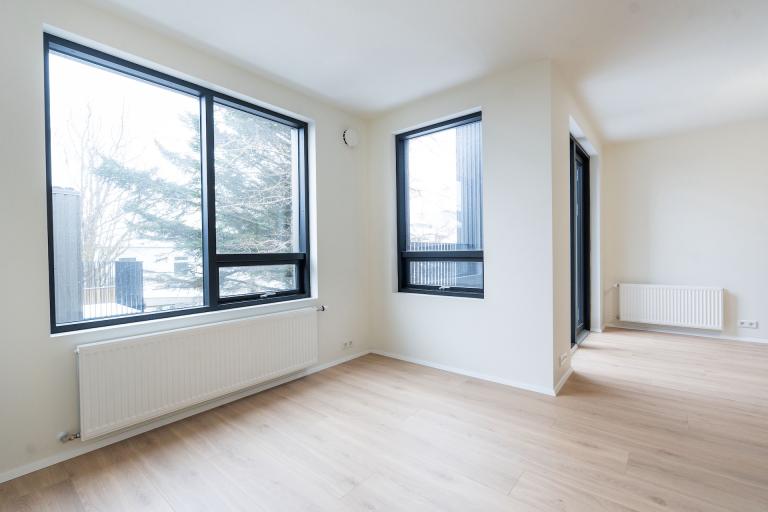 This photo shows the interior of a residential unit at Sólvallagata. The home is currently empty, but residents will move in over the coming days. 