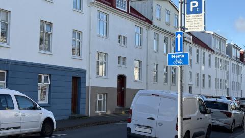 balar og hús